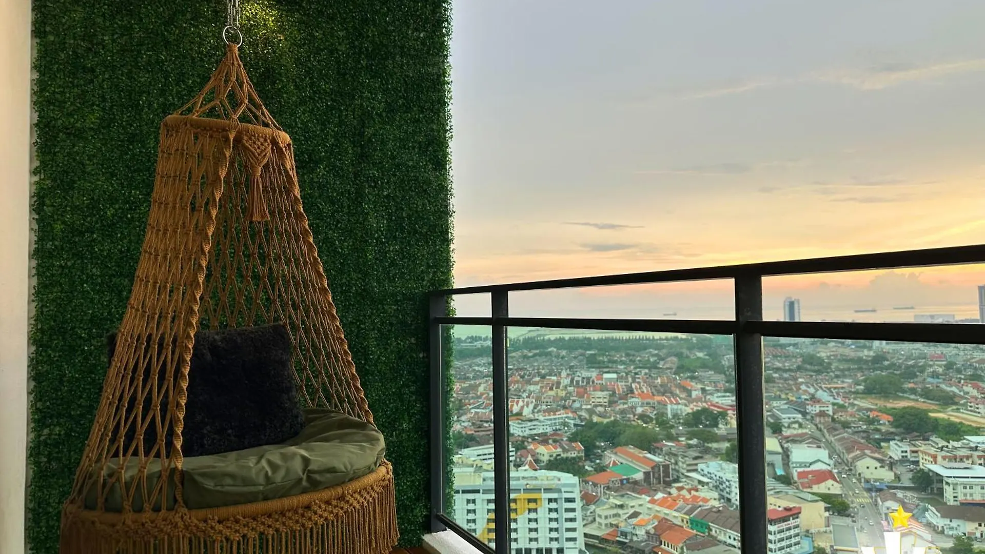 The Shore Hotel & Residences By La Vista Malacca 0*,